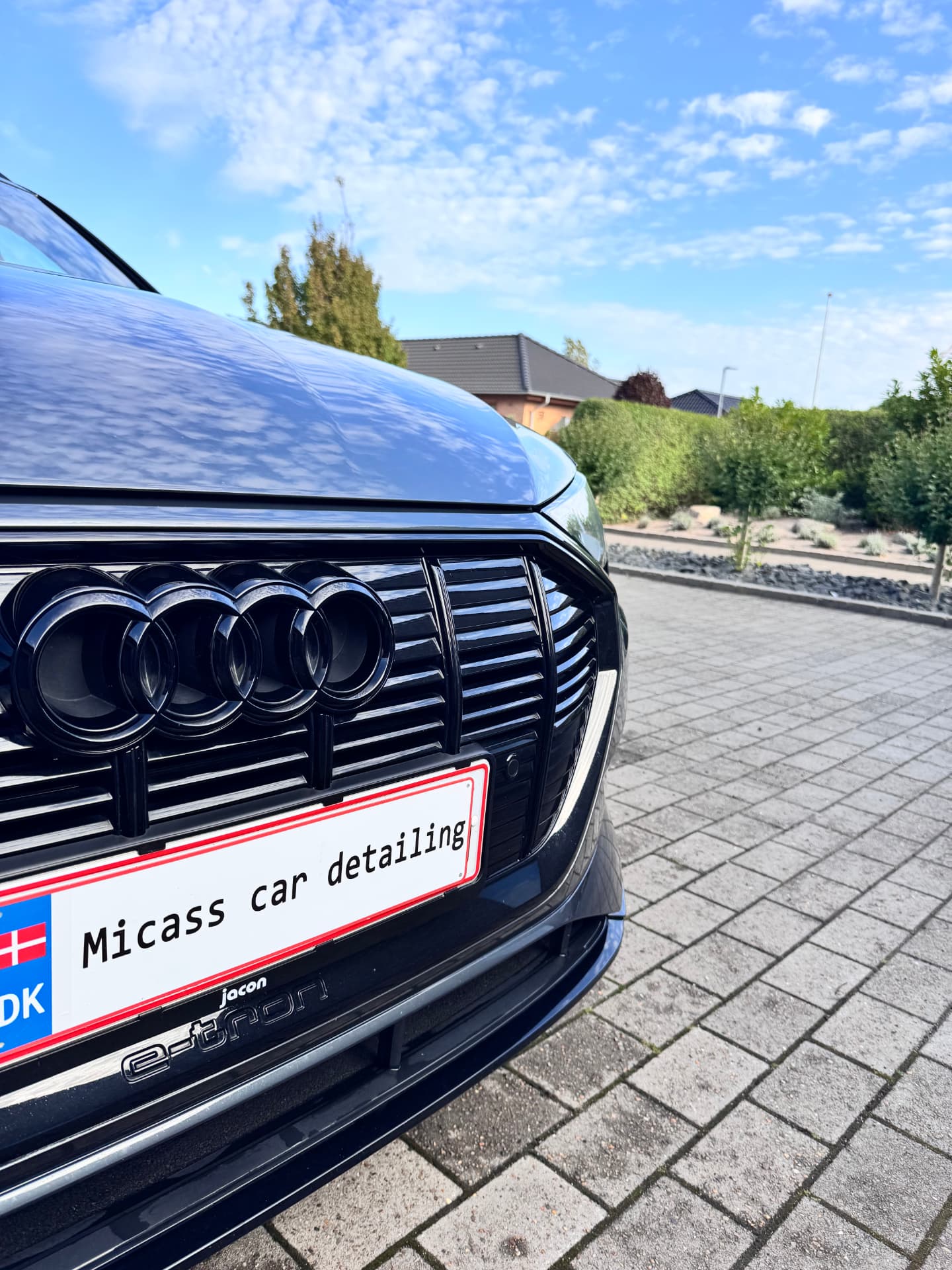 Blank Audi e-tron front og grill efter vask og coating